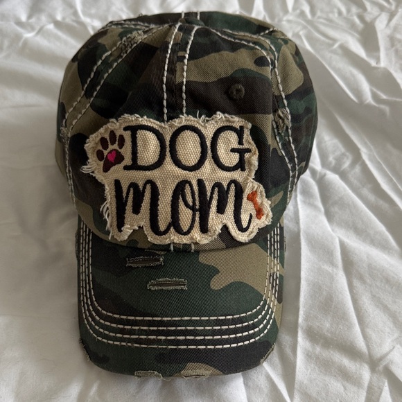 Accessories - Camouflage Dog Mom Cap